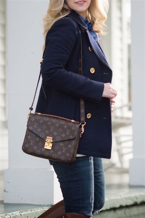 metis pochette louis vuitton|louis vuitton pochette metis celebrities.